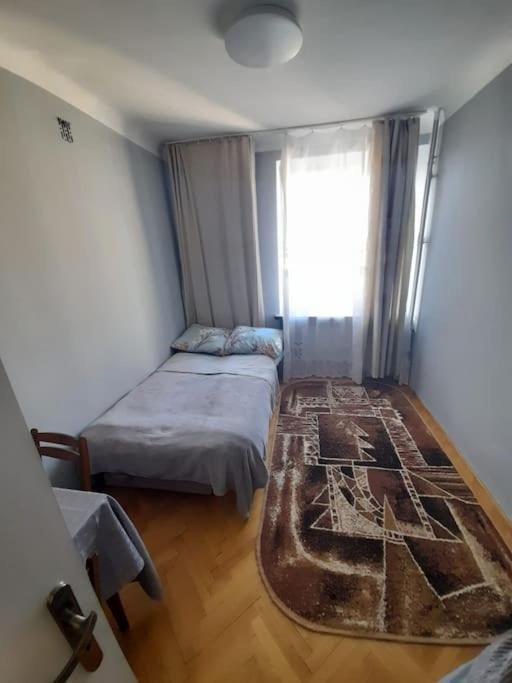 Mieszkanie Na Doby Plac Hallera Apartment Varşovia Exterior foto