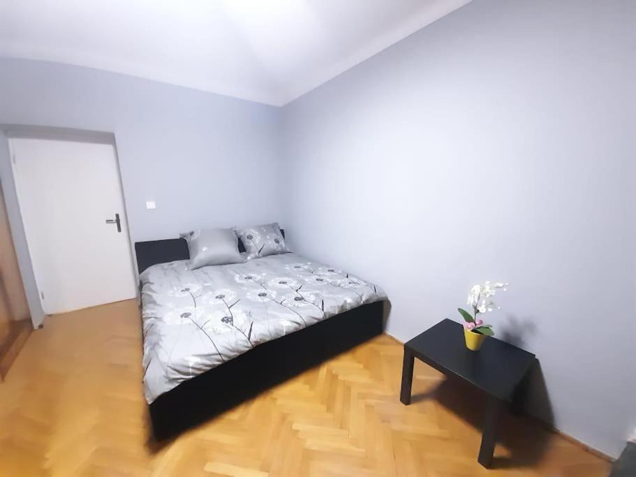 Mieszkanie Na Doby Plac Hallera Apartment Varşovia Exterior foto